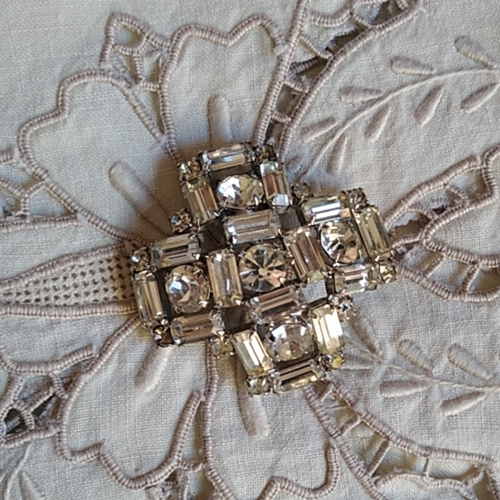Vintage Weiss Broach Signed